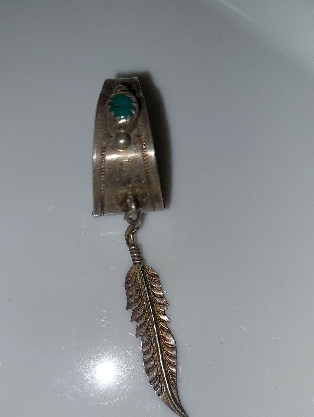 Unknown Metal No Stamps Earring .green Stone